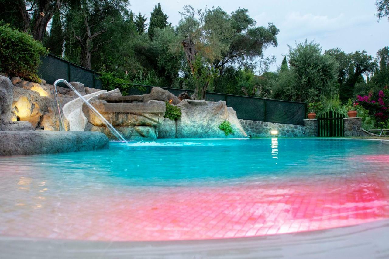 The Red Bougainvillea Apartments Kanálion المظهر الخارجي الصورة